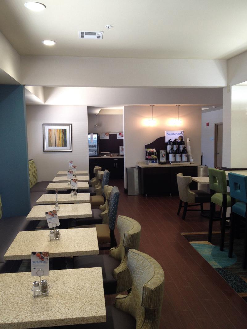 Holiday Inn Express Montgomery East I-85 By Ihg Eksteriør billede